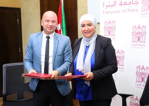 مذكرة تفاهم بين مؤسسة طموحات لتنمية القدرات وجامعة البترا