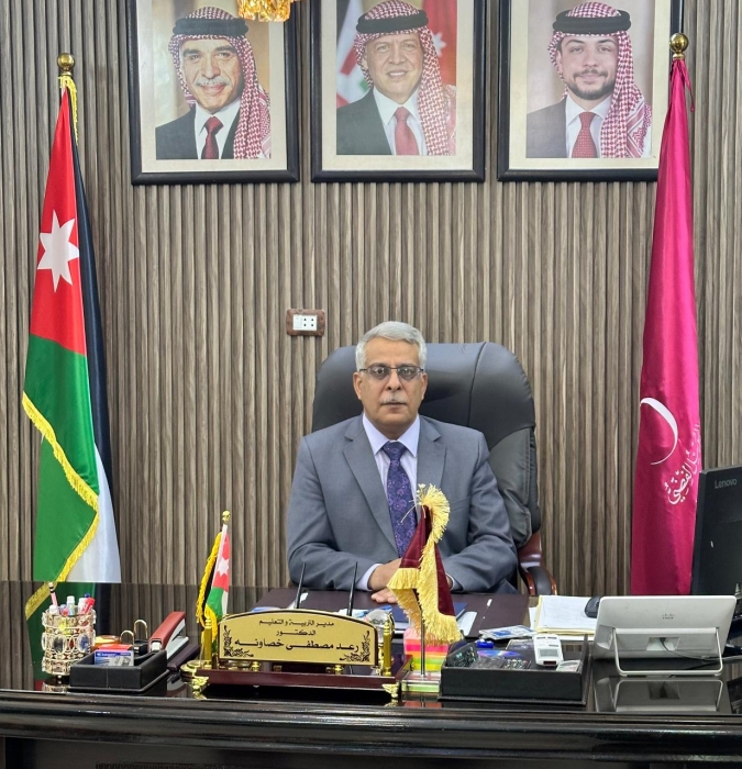 الخصاونة يتابع سير امتحانات الثانوية العامة في عدد من قاعات لواء الوسطية.