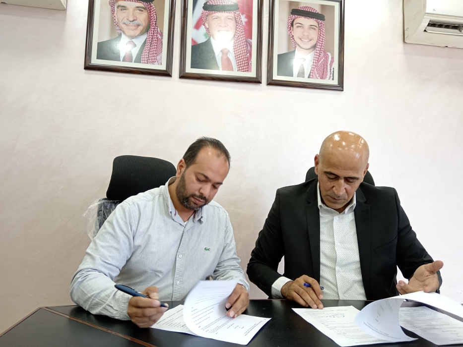 العتوم يوقع اتفاقية تطوير خدمات مجمع انطلاق القيروان