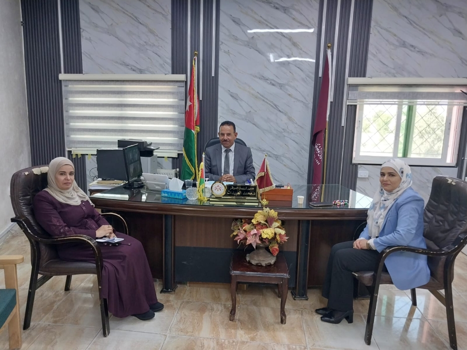 العبيدات يتفقد مراكز امتحانات الثانوية في الموقر