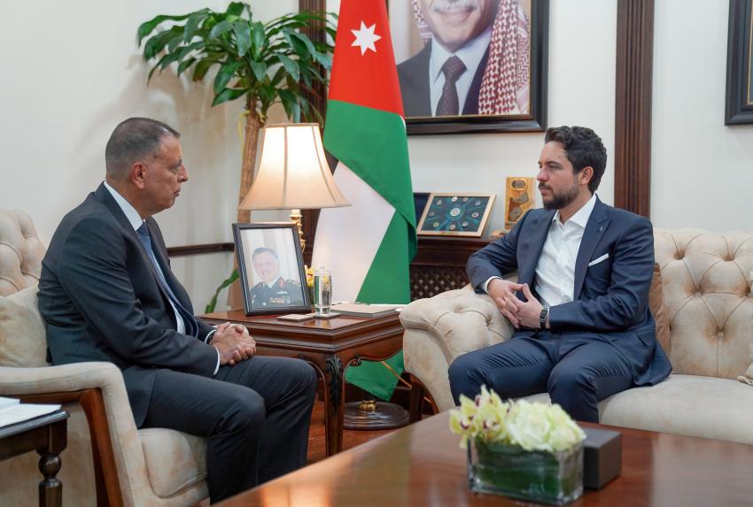 نائب الملك يشدد على ضرورة تعزيز تواصل المحافظين والحكام الإداريين مع المواطنين