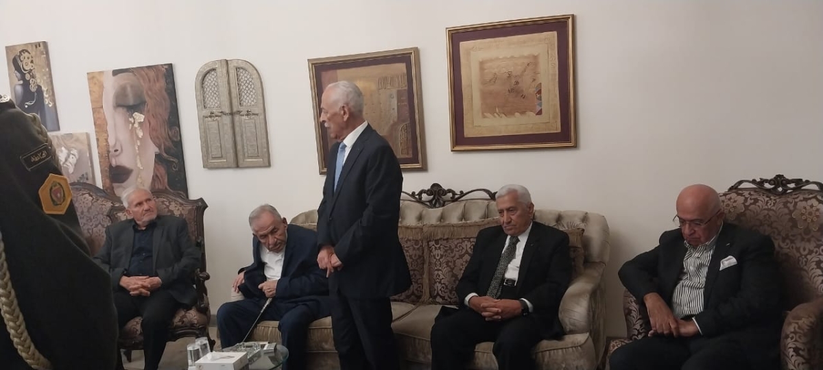 مندوبا عن الملك وولي العهد...العيسوي يعزي آل الساكت...صور