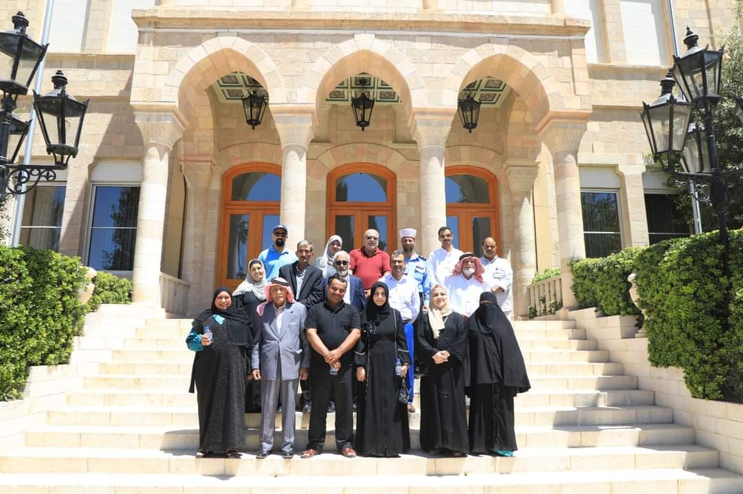 مصابون عسكريون من إقليم الوسط يزورون قصر رغدان العامر والأضرحة الملكية...صور