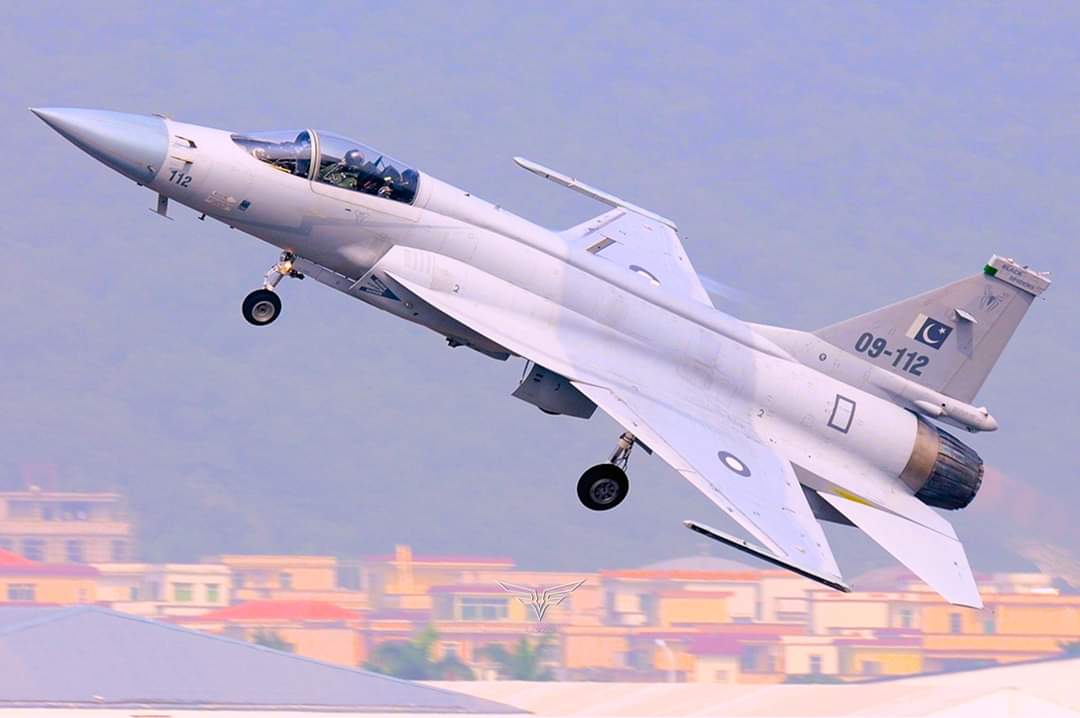 المقاتلة الباكستانية الصينية المشتركة جيه أف ١٧ JF17 ثاندر