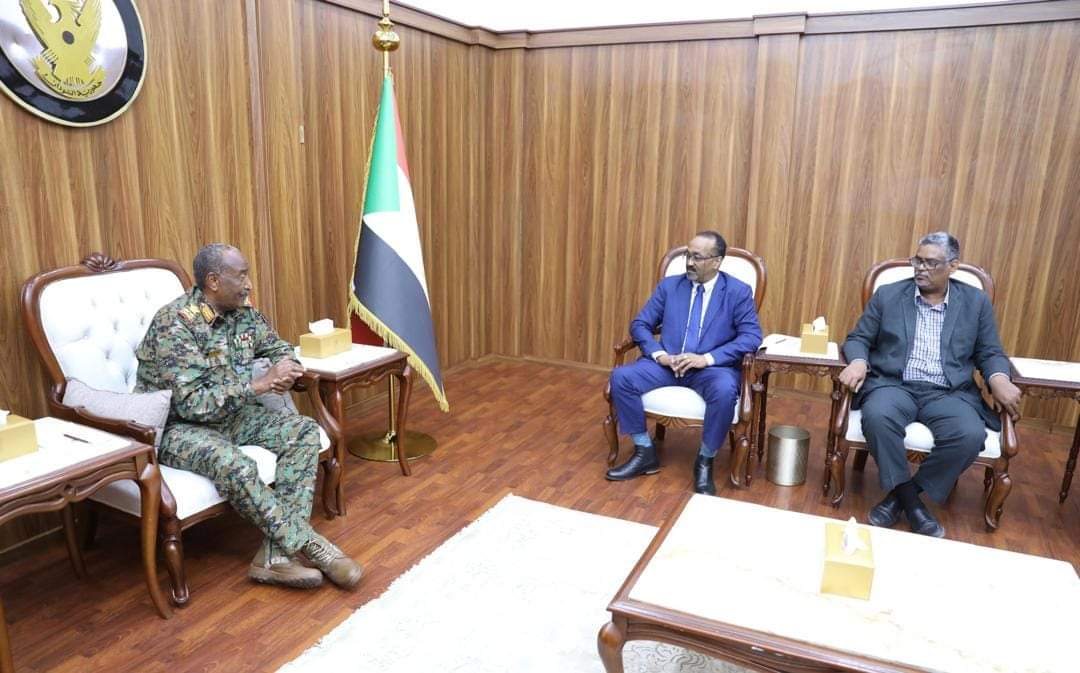 برهان يلتقي مجموعة من الإعلاميين بالسودان...صور