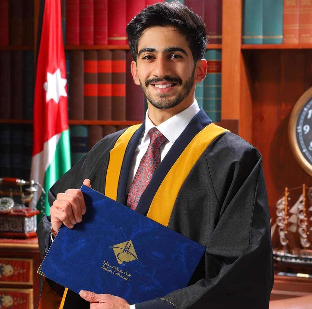 مبارك شهادة البكالوريوس لــ رافت شخاتره من كلية القانون وحصوله على المرتبة الأولى