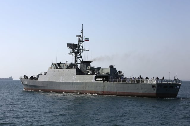 مدمرة إيرانية تتعرض لحادث وتغرق جزئياً في مياه الخليج العربي