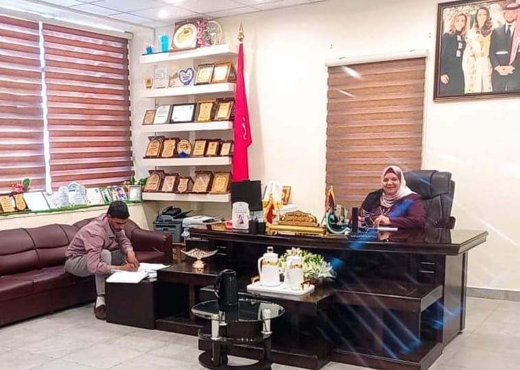 العيسى تجتمع بلجنة المقاصف المدرسية في المديرية