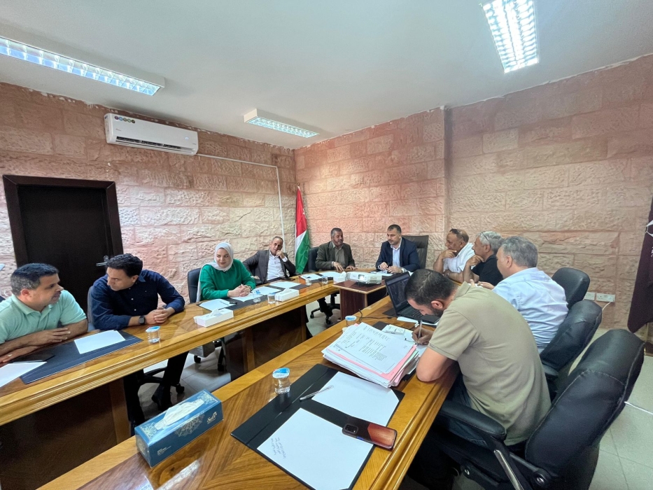 سلطة اقليم البترا تلتقي جمعية الطيبة السياحية لبحث المشاريع التنموية في منطقة الطيبة الجنوبية.