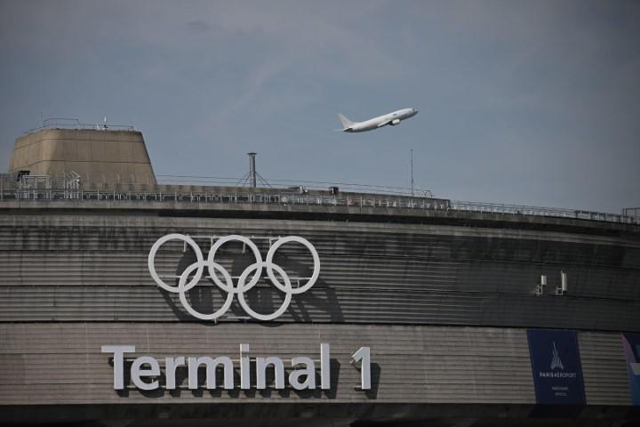 قبيل أولمبياد 2024 .. مطارات باريس تعلن الإضراب