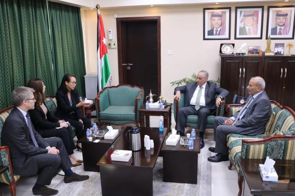 وزير العدل يلتقي رئيس بعثة الصليب الأحمر في الأردن