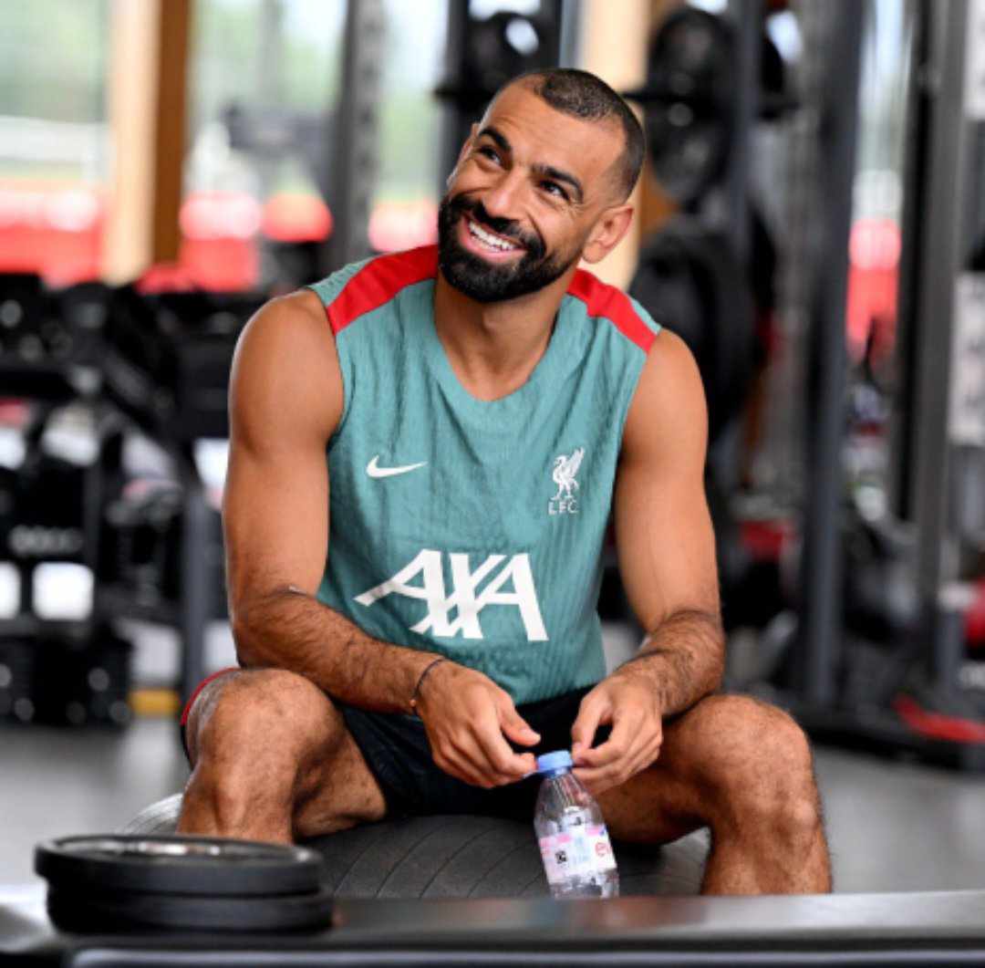 محمد صلاح يحتفل بالعودة إلى معسكر ليفربول استعدادا للموسم الجديد.. صور