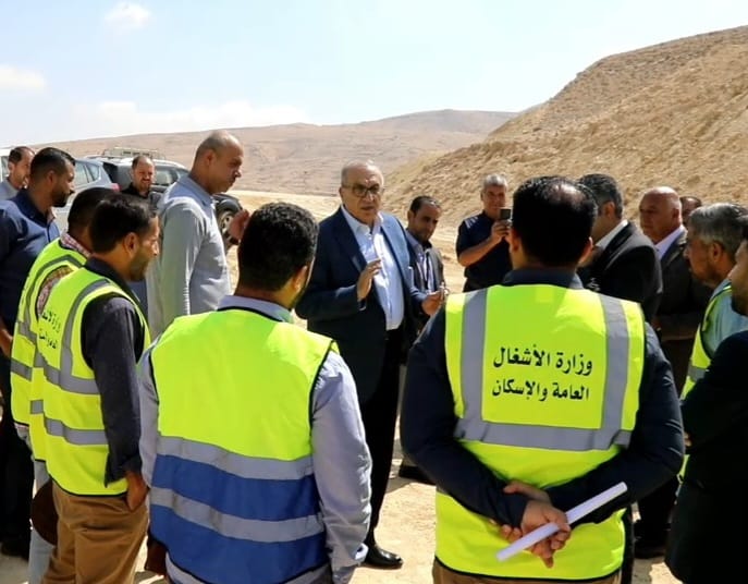تفقد طريق كثربا الأغوار الذي تنفذه كوادر الوزارة...صور
