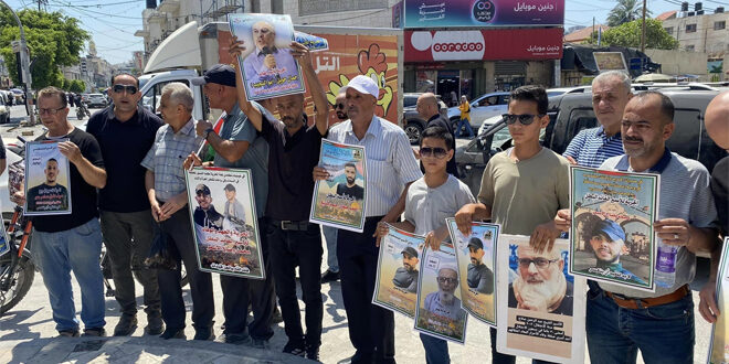 وقفات في مدن عدة بالضفة الغربية دعماً للأسرى