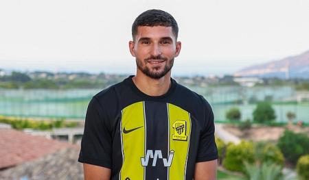 الاتحاد السعودي يتعاقد مع الجزائري حسام عوار
