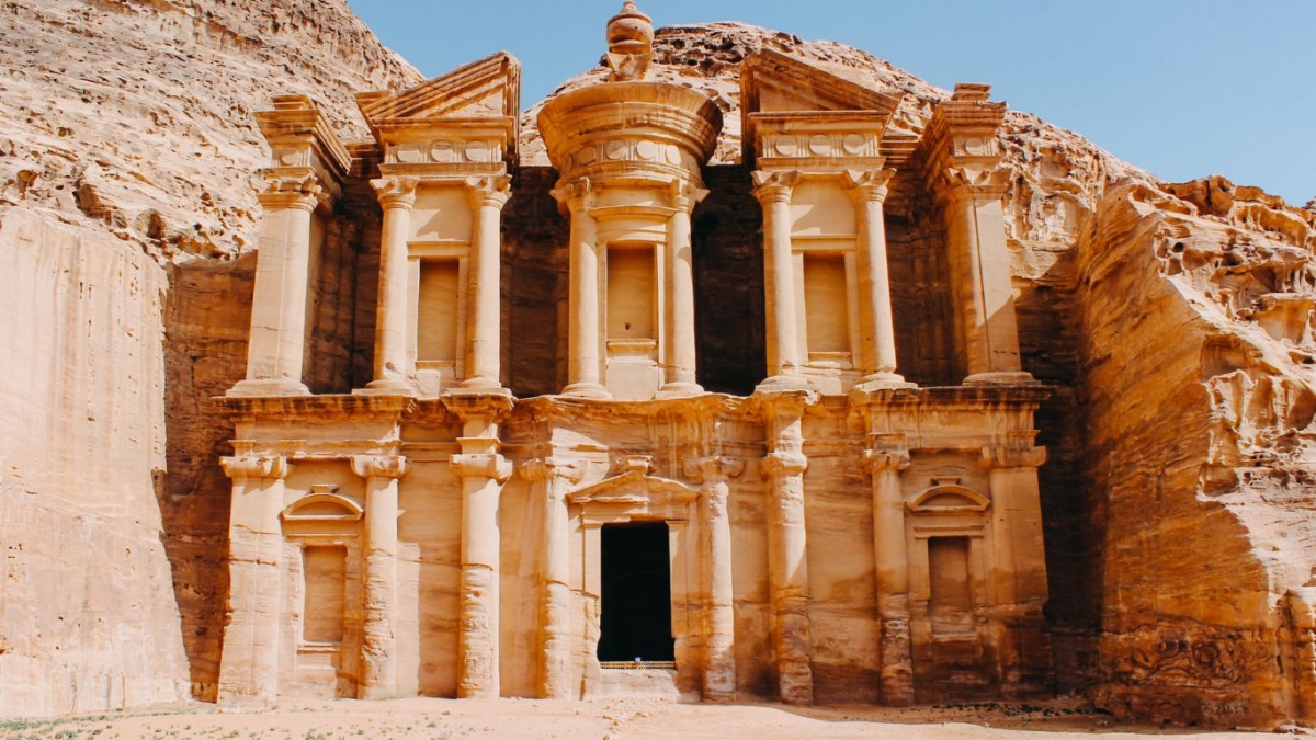 مدينة البترا تخسر نصف مليون زائر في النصف الأول من العام الحالي