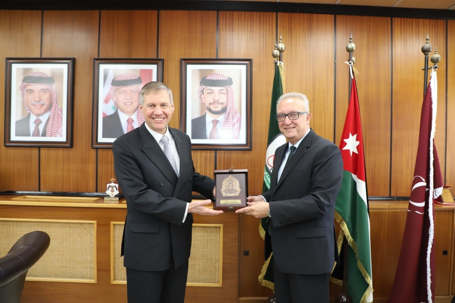 رئيس اليرموك والسفير البريطاني يبحثان مجالات التعاون الأكاديمي