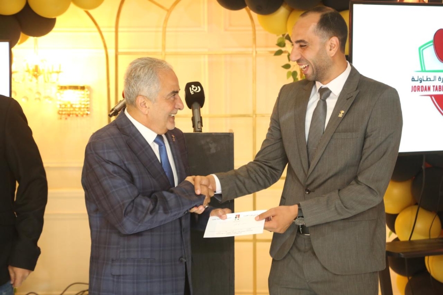 اتحاد كرة الطاولة يكرم اللاعب أبو يمن