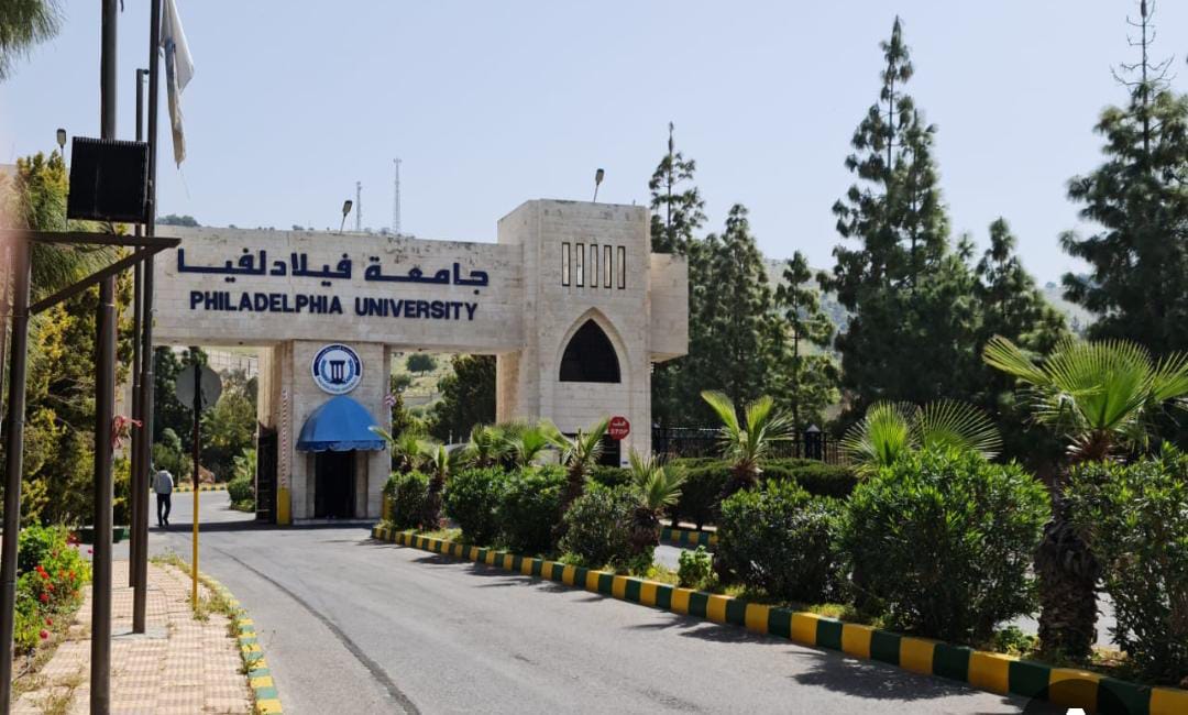 مذكرة تفاهم بين جامعة فيلادلفيا وجامعة بلايموث البريطانية