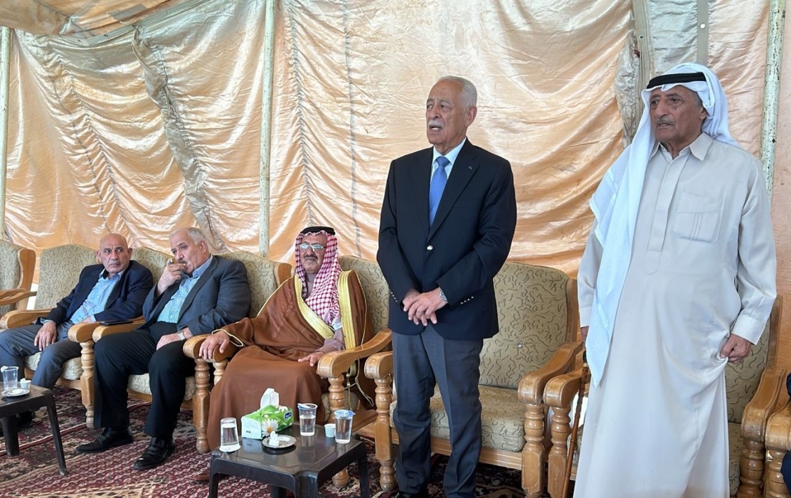 مندوبا عن الملك وولي العهد.... العيسوي يعزي عشائر العجارمة...صور