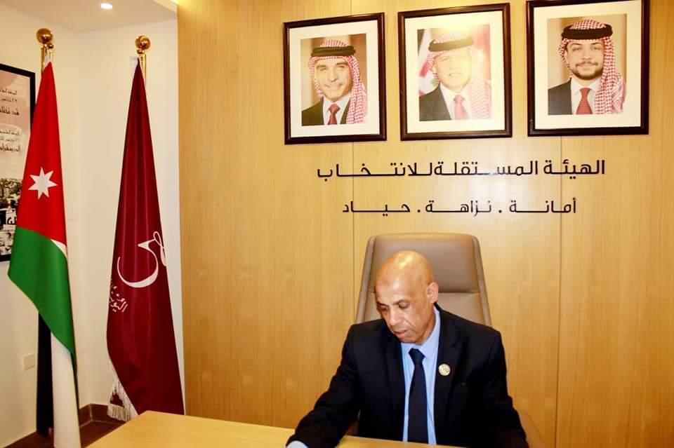 الجبور يهنئ مخلد الصاروم بحصول ابنته هلا على شهادة البكالوريوس