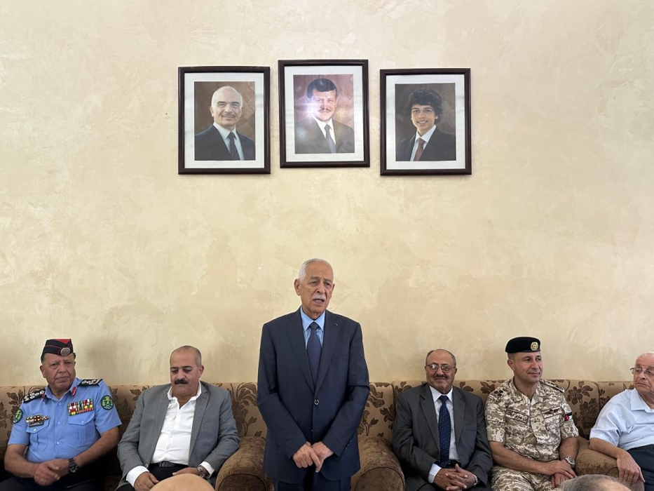 مندوبا عن الملك وولي العهد.... العيسوي يعزي عشيرتي الخصاونة والخوالدة...صور