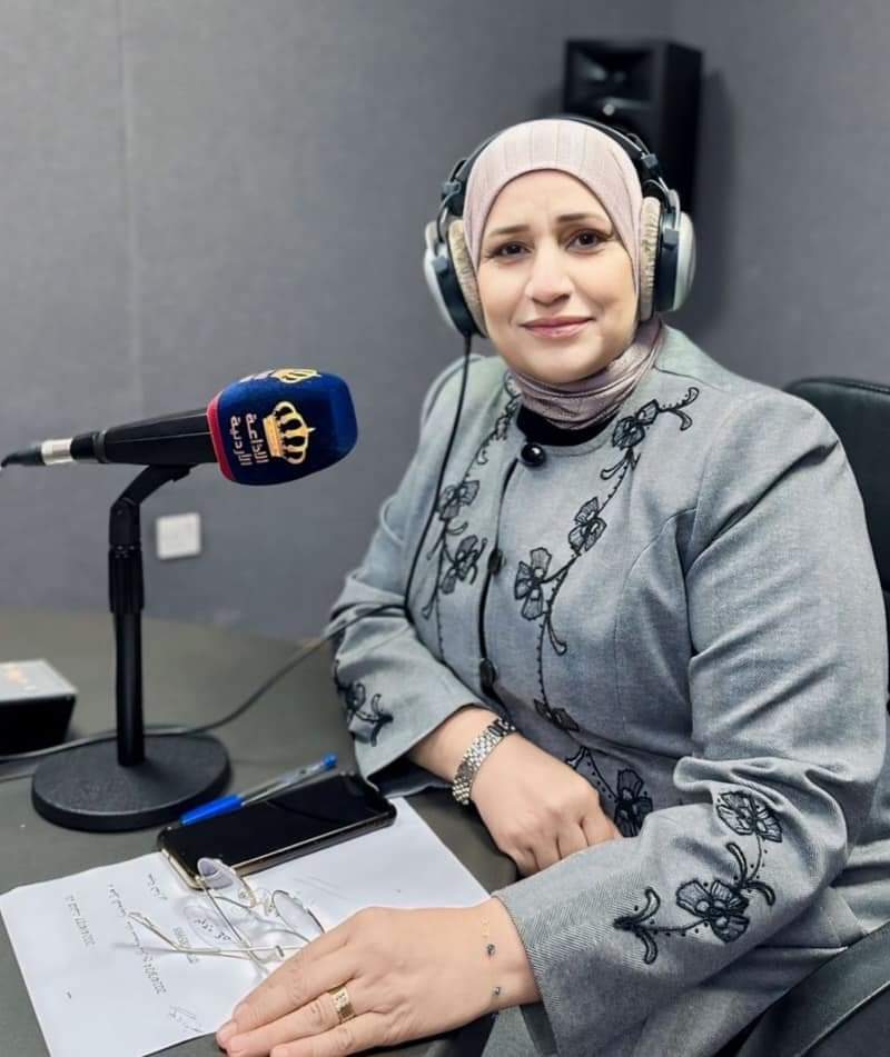 الزميلة منى شوابكة رئيسة لقسم الاعداد والتقديم في اذاعة البرنامج العام