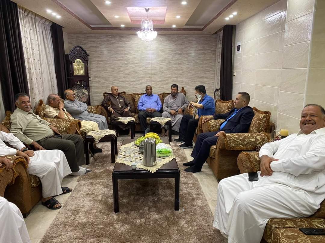 متقاعدي جنوب شرق عمان العسكريين يزور العقيد م  حسين صبره للاطمئنان على صحته