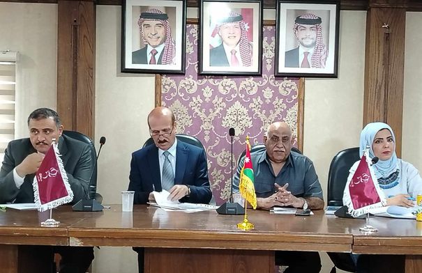 تكريم المختص بالأدب الأندلسي صلاح جرار