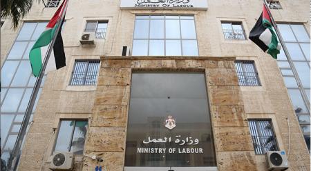 العمل تدعو للاستفادة من مزايا البرنامج الوطني للتشغيل