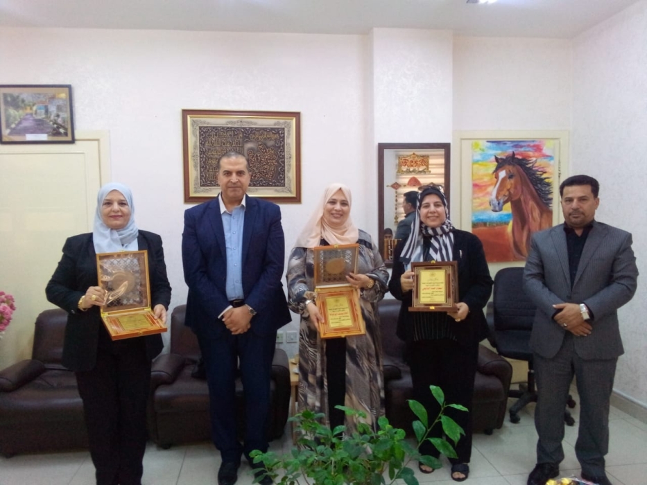 الشوابكة مدير تربية لواء الجامعة يكرم قامات تربوية.