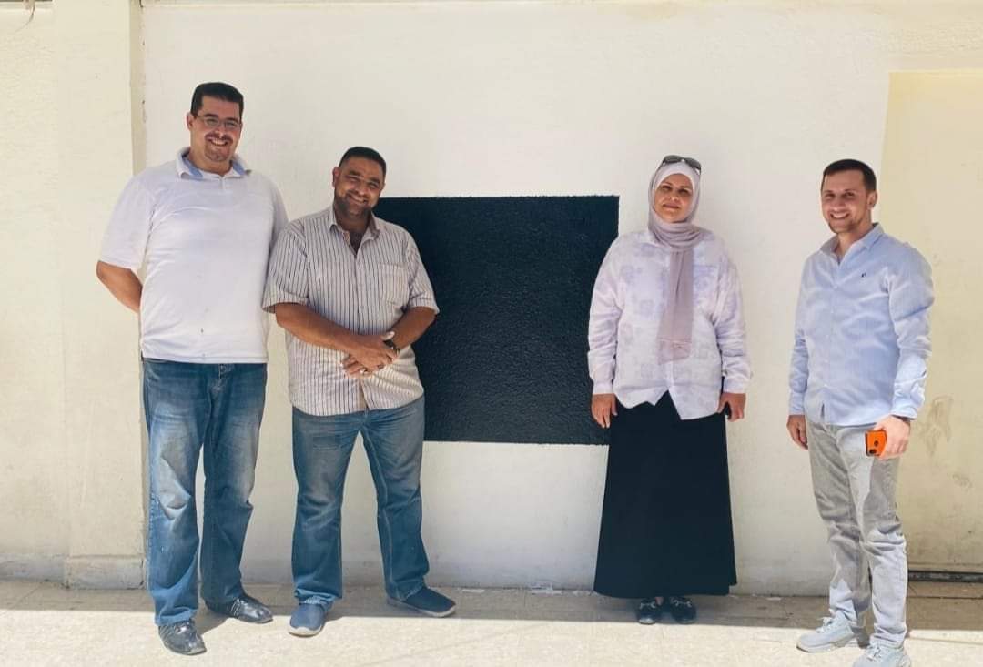 تنفيذ الألعاب التفاعلية حل الجدران التفاعلية في لواء الجامعة.