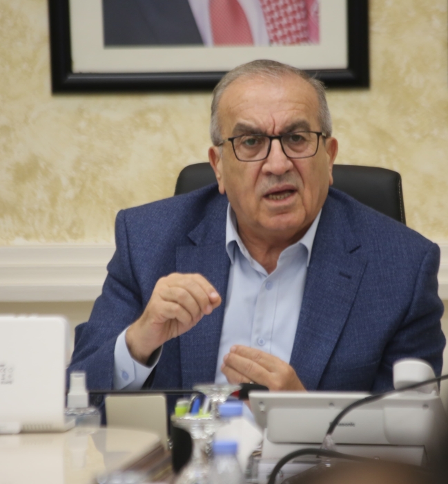 وزير الأشغال يوجه بإنجاز مشروعي مبنى “مخابرات البلقاء” وجدار نفق الدبابنة بالمدد المحددة