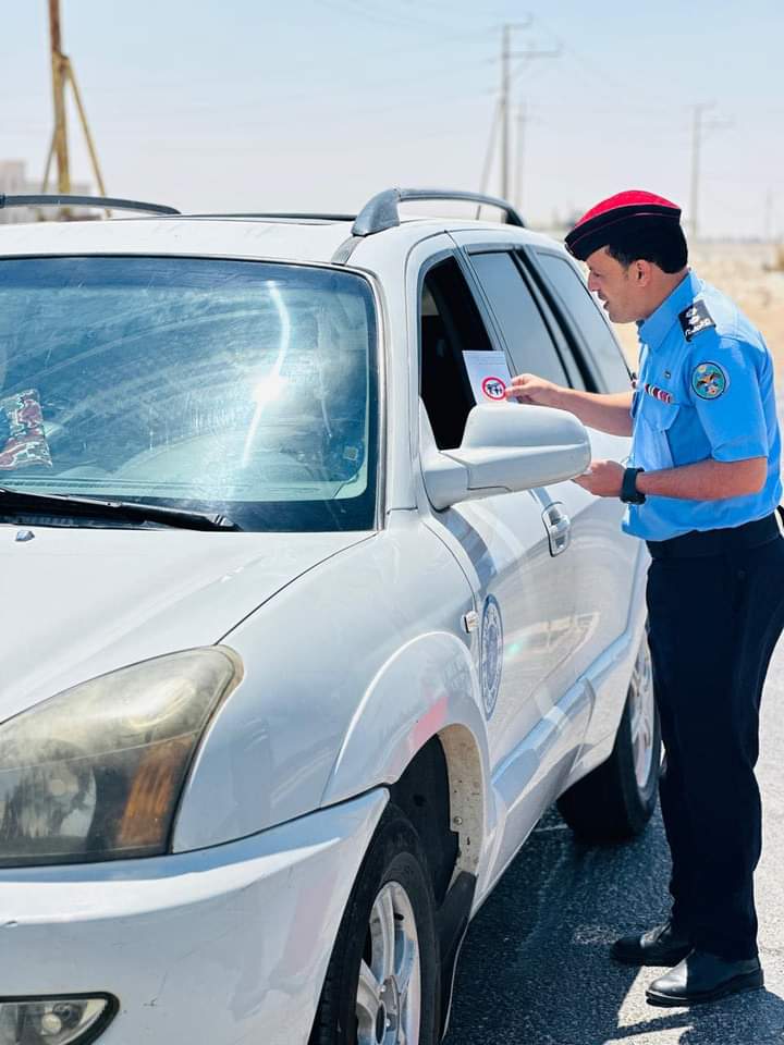 الشرطة المجتمعية في قيادة شرطة البادية الملكية تواصل حملة معاً نصل آمنين للتوعية المرورية