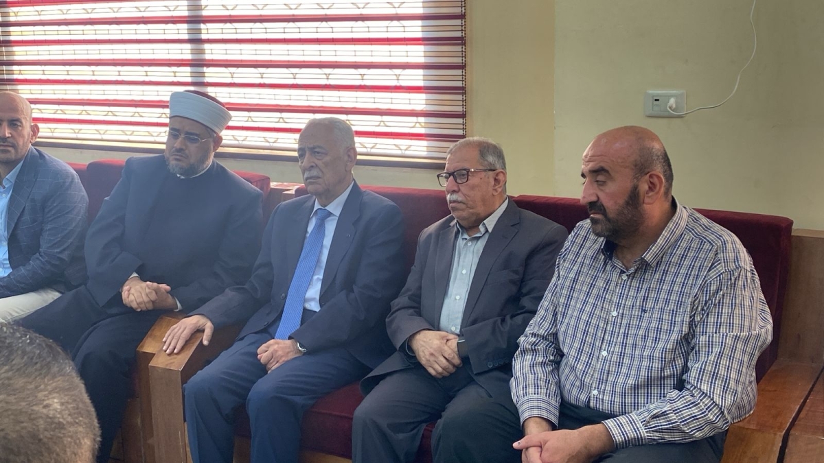 مندوبا عن الملك وولي العهد.... العيسوي يعزي آل صالح