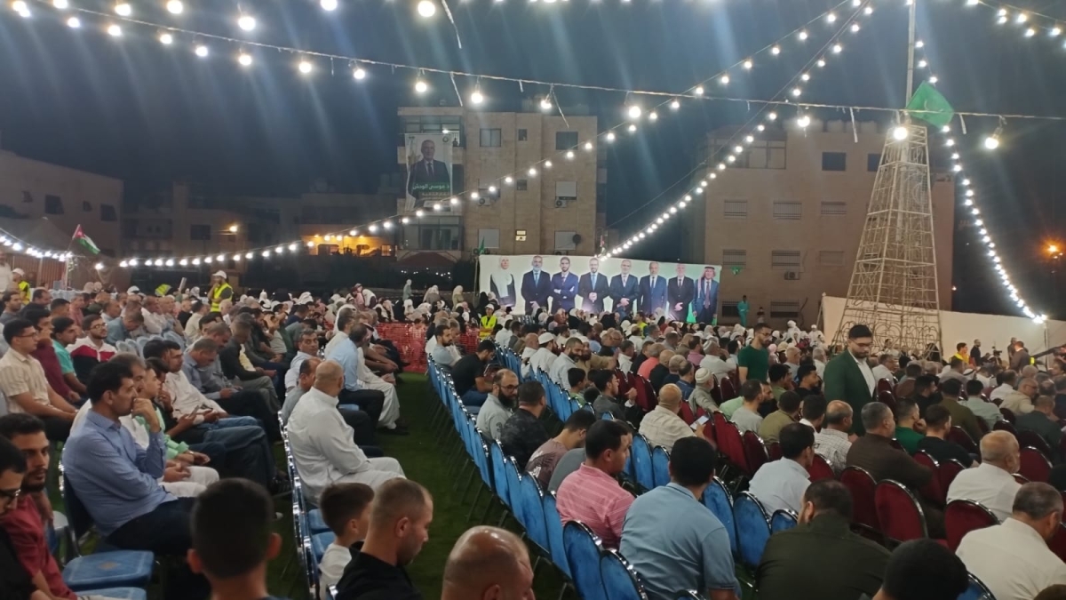 حشود كبيرة تشارك في افتتاح مقر المرشح صالح العرموطي وكتلته في جبل نزال