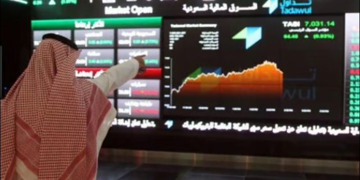 مؤشر الأسهم السعودية يغلق مرتفعًا عند 12103 نقاط