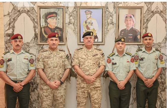 رئيس هيئة الأركان المشتركة يكرم الفريق العسكري الأردني المشارك في بطولة العالم للتسلق في روسيا