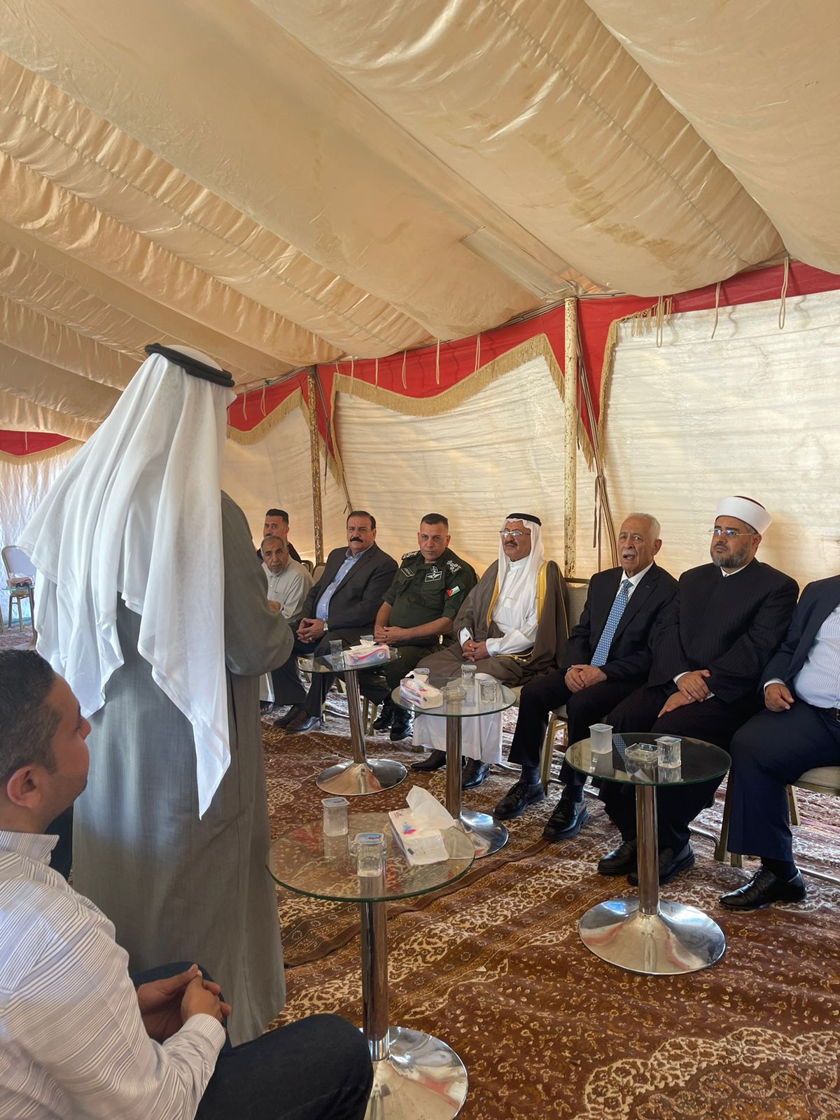 مندوبا عن الملك وولي العهد.... العيسوي يعزي عشيرة العيطان