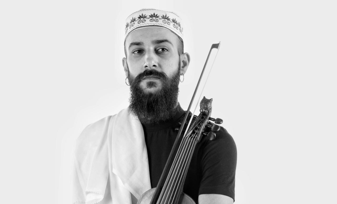الفلسطيني أكرم عبد الفتاح يطلق ألبومه الجديد في بريطانيا بمهرجان شامبالا