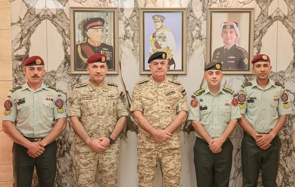رئيس هيئة الأركان المشتركة يكرم الفريق العسكري المشارك في بطولة العالم العسكرية للتسلق في روسيا