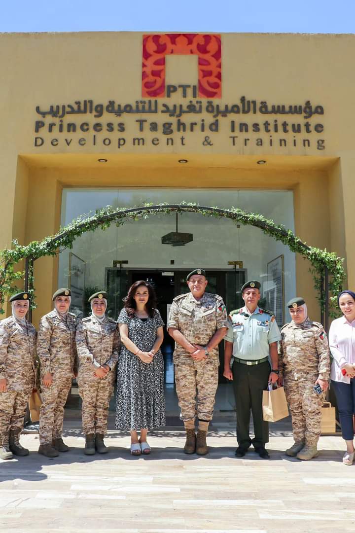 مدير عام الخدمات الطبية الملكية يزور مؤسسة الأميرة تغريد للتنمية والتدريب