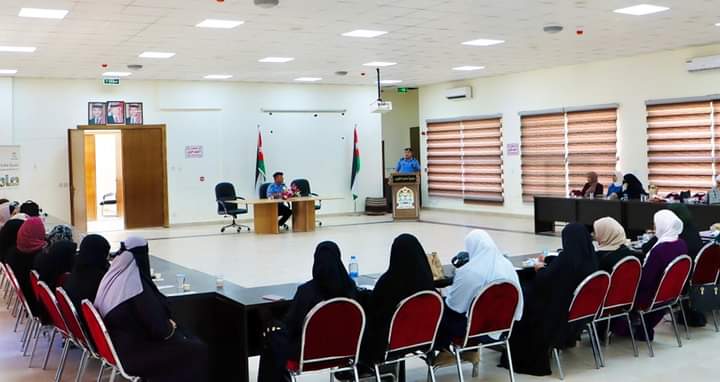 المعهد المروري الأردني يعقد محاضرة توعوية حول قانون السير المعدل في مديرية اوقاف محافظة مادبا .