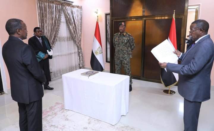 السودان: عبدالله يحي يؤدي القسم أمام رئيس مجلس السيادة، عضوا بالمجلس السيادي...صور