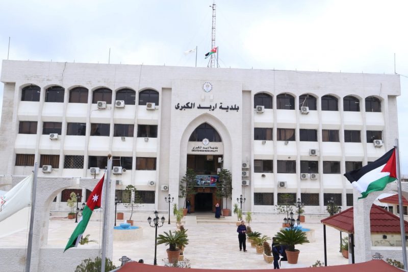 بلدية اربد تعيد اللوحات الدعائية الانتخابية المخالفة بدون غرامات مالية