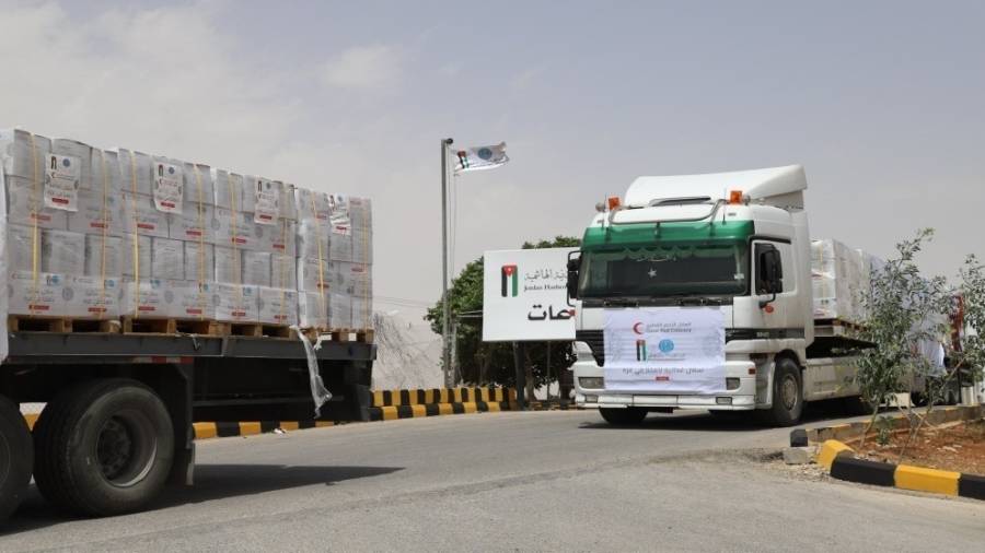 عبور ١٢٢ شاحنة مساعدات جديدة من الأردن لقطاع غزة