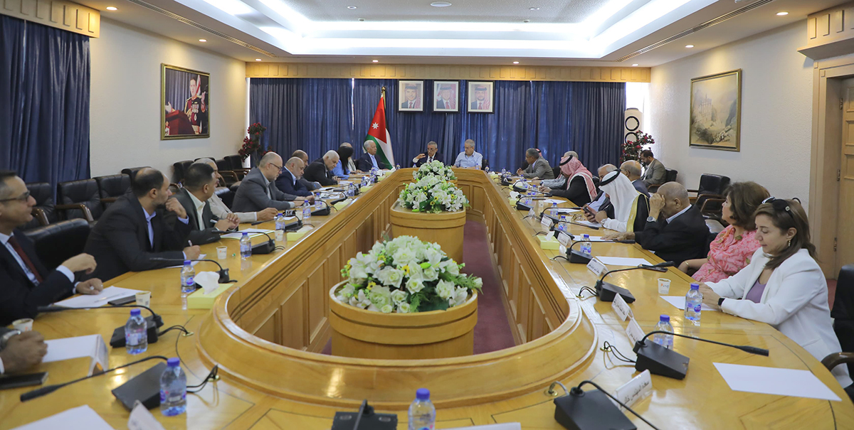 اللجنة المشتركة في الأعيان تبحث ووزيرة العمل تنظيم العمالة الوافدة بالقطاع