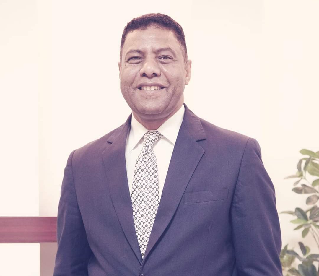 العشوش يكتب من لم يتعلم من الصفعة الأولى ... فإنه يستحق الثانية