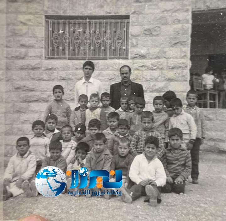 صورة من ذاكرة الوطن ...معلمين وطلبة من مدرسة ابو علندا الإعدادية للبنين