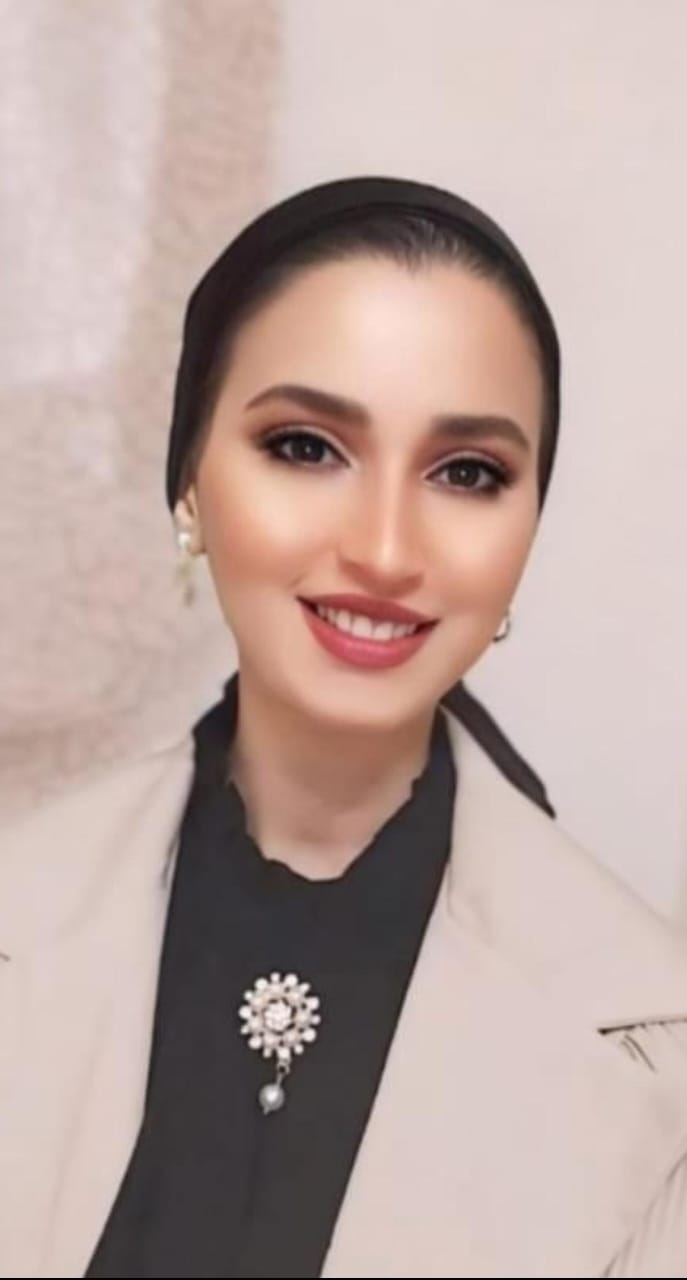 كيف نخفي صورنا الحقيقية خلف الابتسامات المزيفة؟